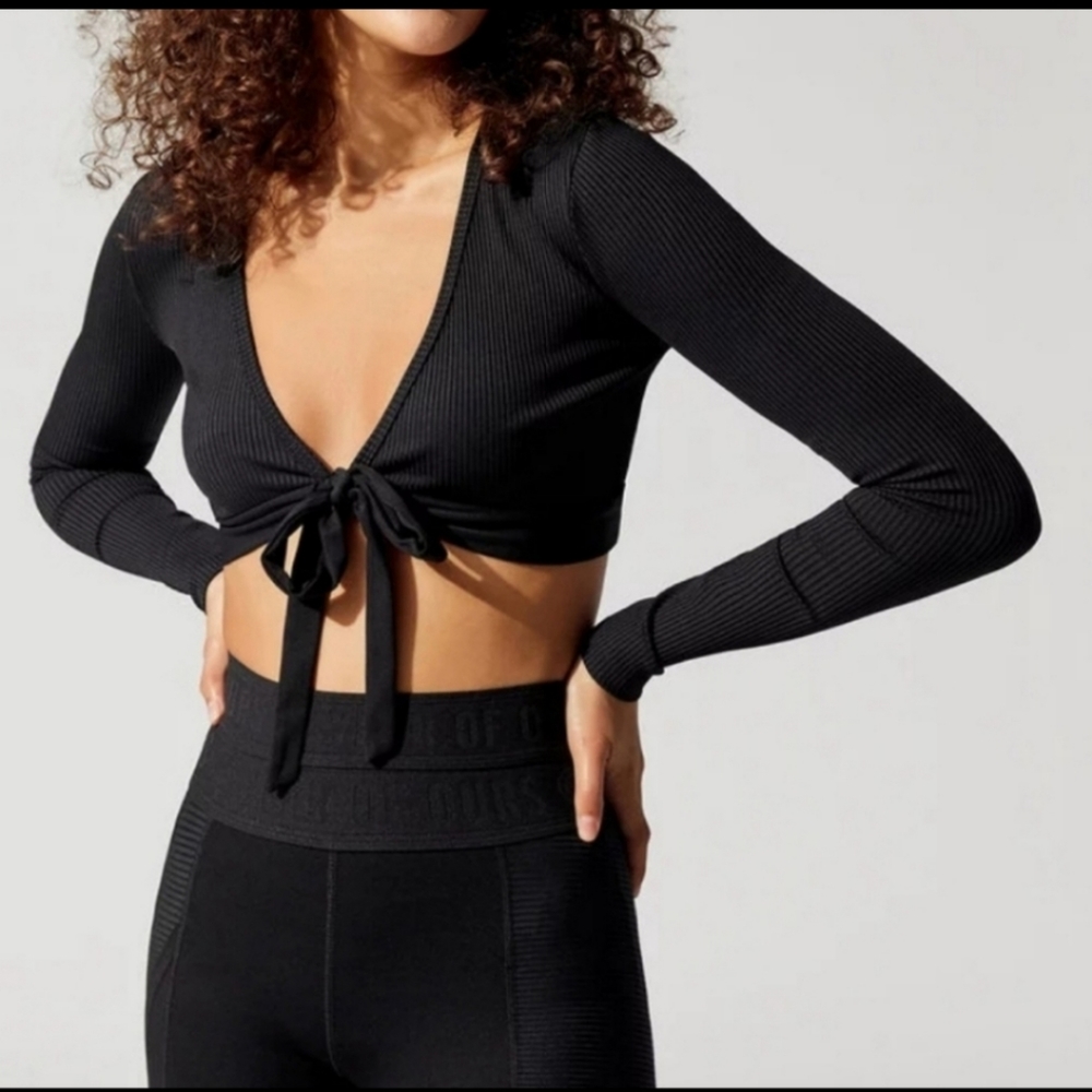 *NWOT*F/P / YEARS OF OURS  Tie Front Crop Top